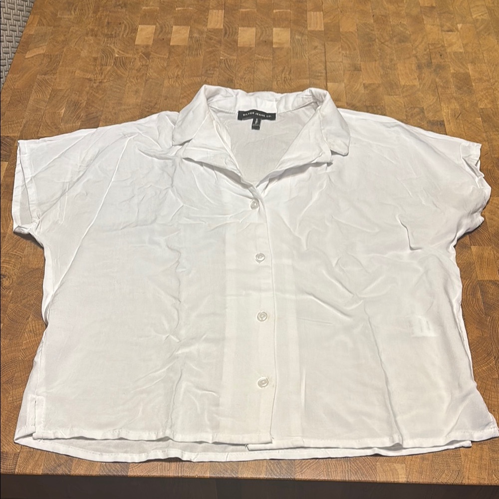 “Silver Jeans Co” White Button-Up Blouse